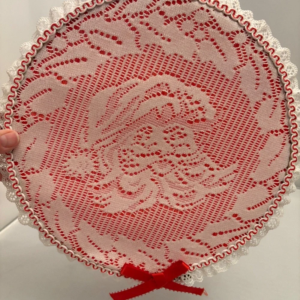 1980s Holiday Red White Lace Round‎ Doily Wooden 11